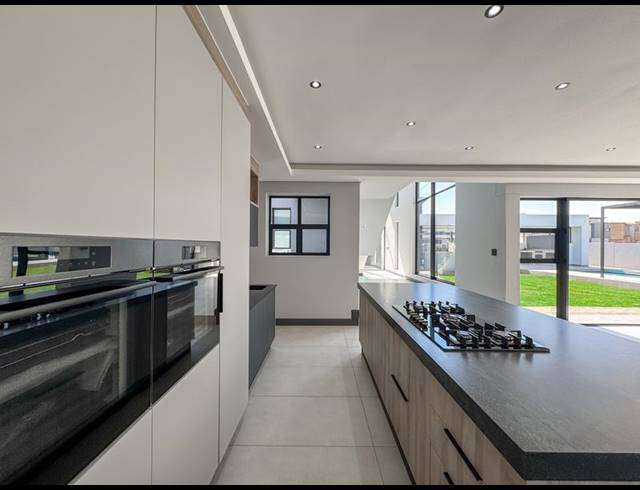 5 BEDROOM HOUSE FOR SALE IN MIDSTREAM HEIGHTS